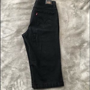 Levi’s Capri Jeans